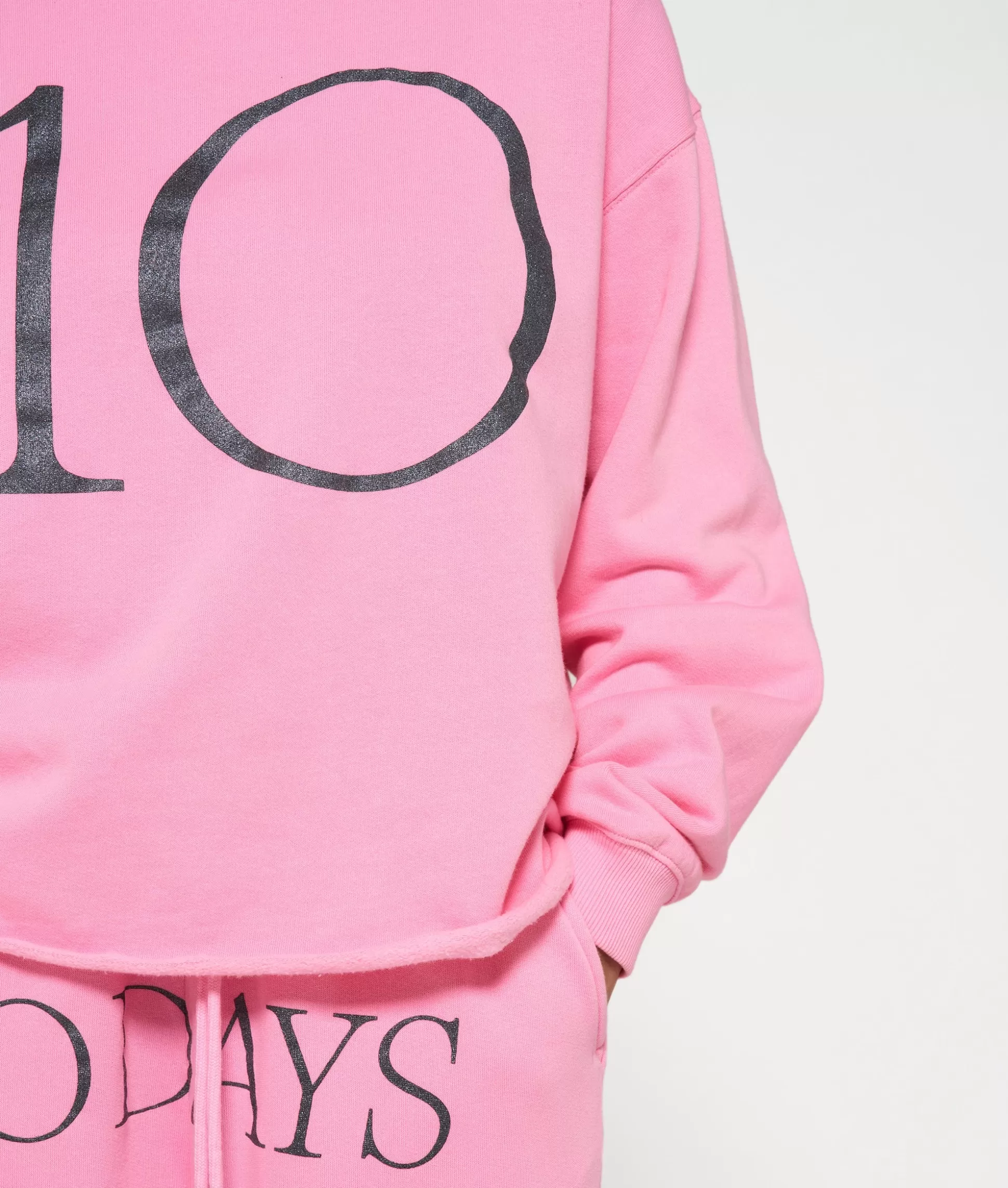 Sweater Logo>10DAYS Discount